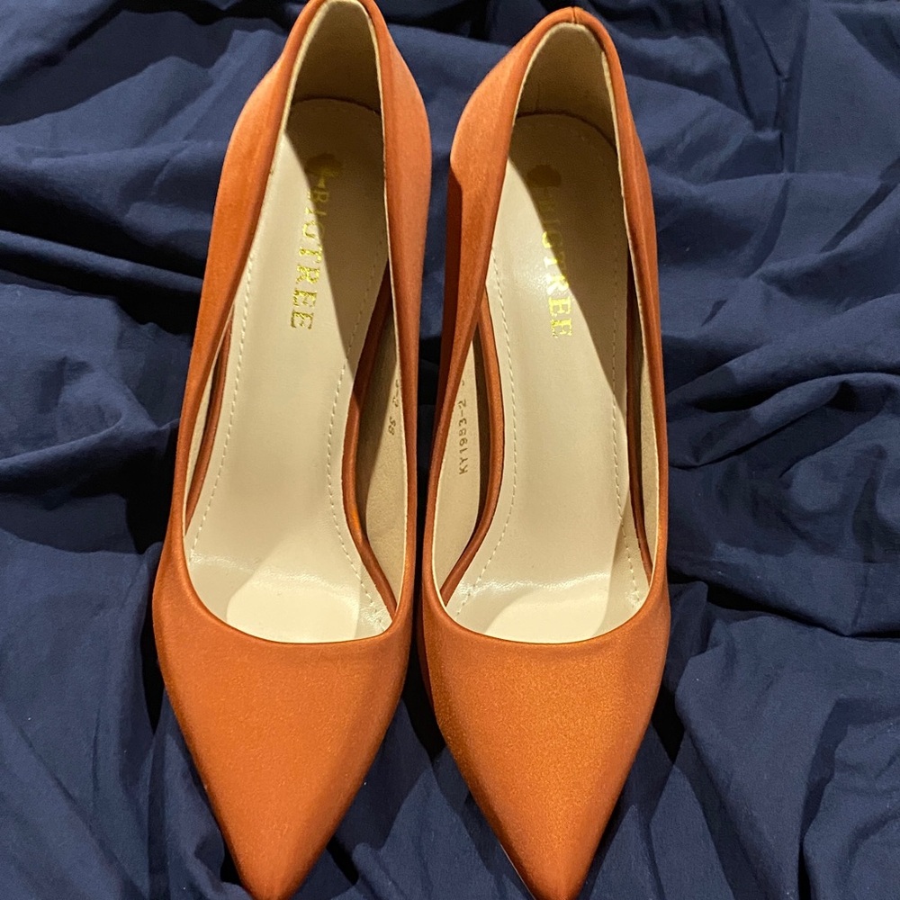 Chic Orange Pointed Toe Heels
